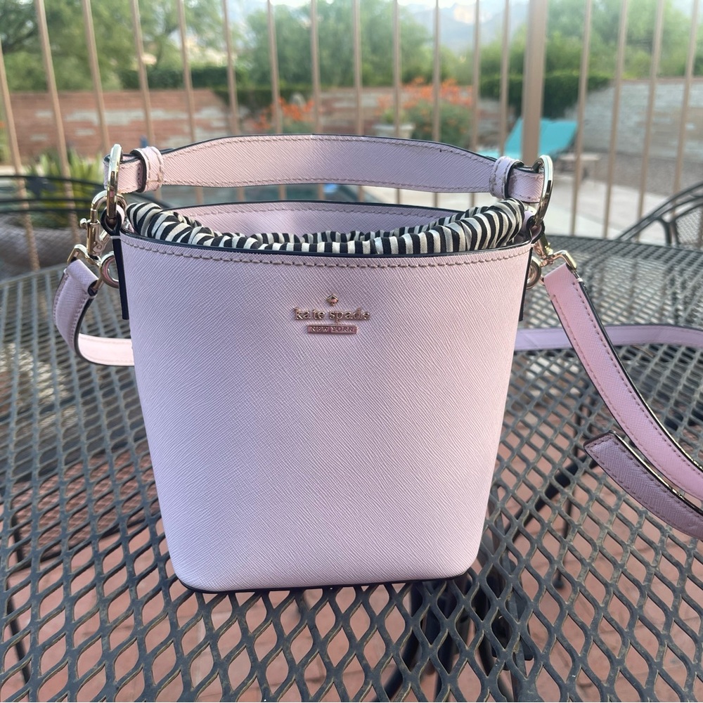 Kate Spade, light pink bucket bag. Excellent condition!